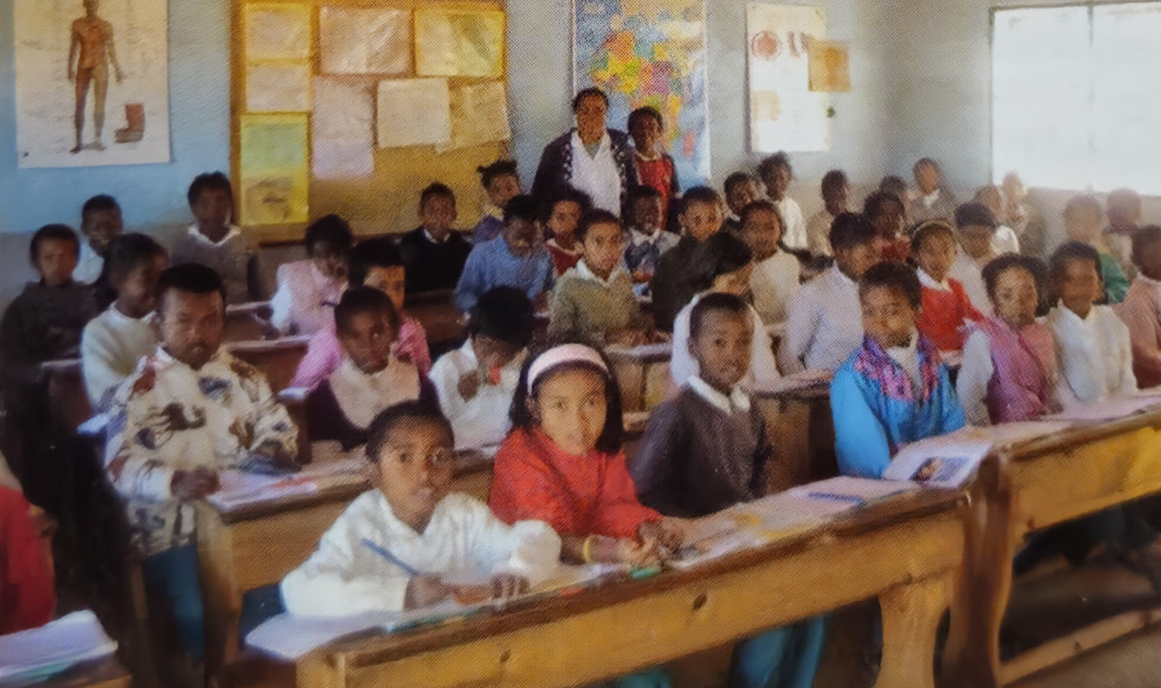 Les élèves de l'école en uniforme